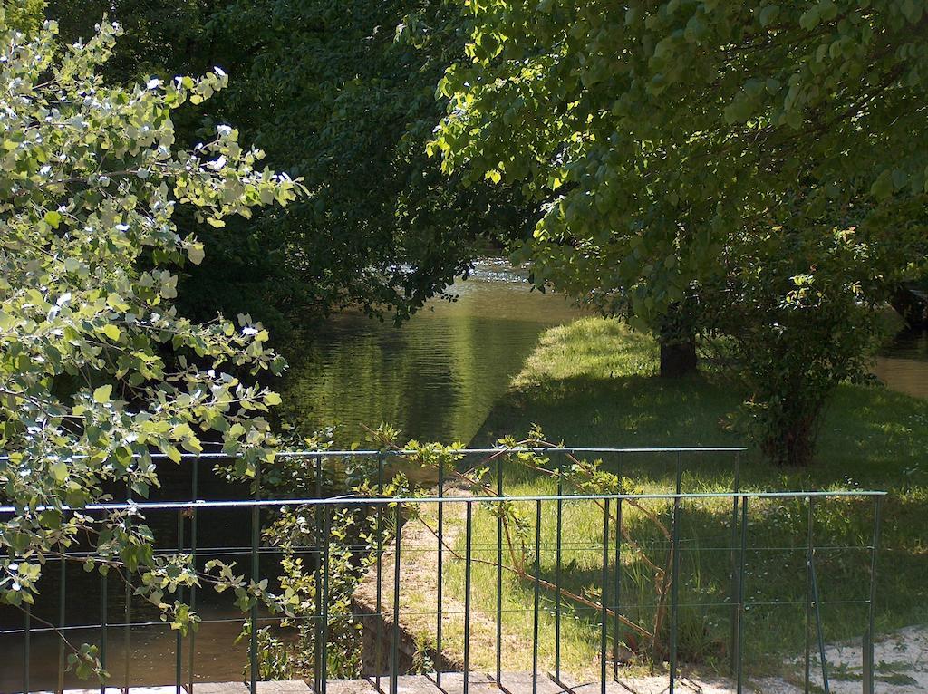 Отель Moulin De Vigonac Valeuil Экстерьер фото