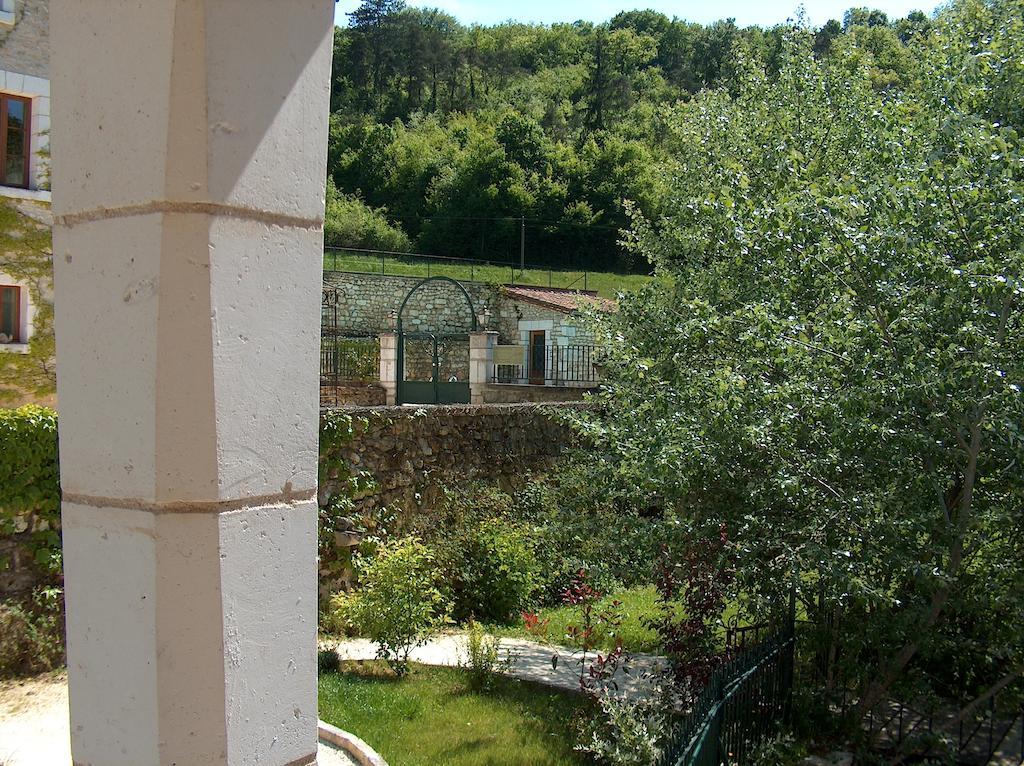 Отель Moulin De Vigonac Valeuil Экстерьер фото