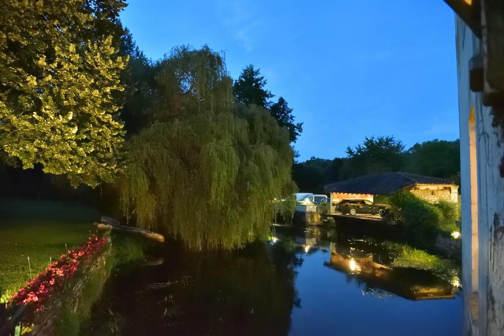 Отель Moulin De Vigonac Valeuil Экстерьер фото
